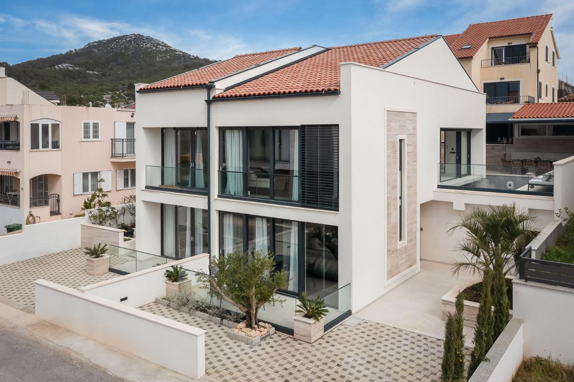 Apartment Royale With Pool