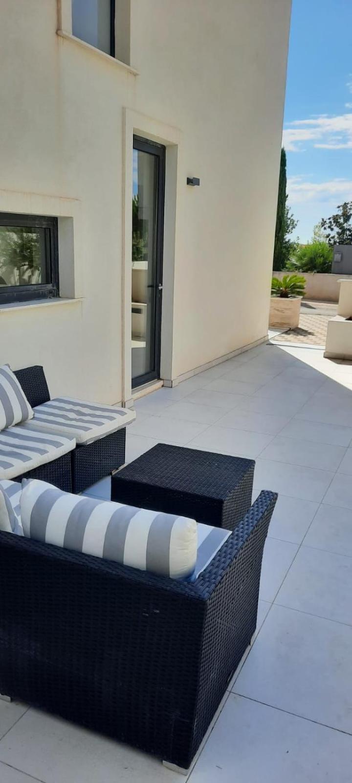 Royale With Shared Pool Apartma *
