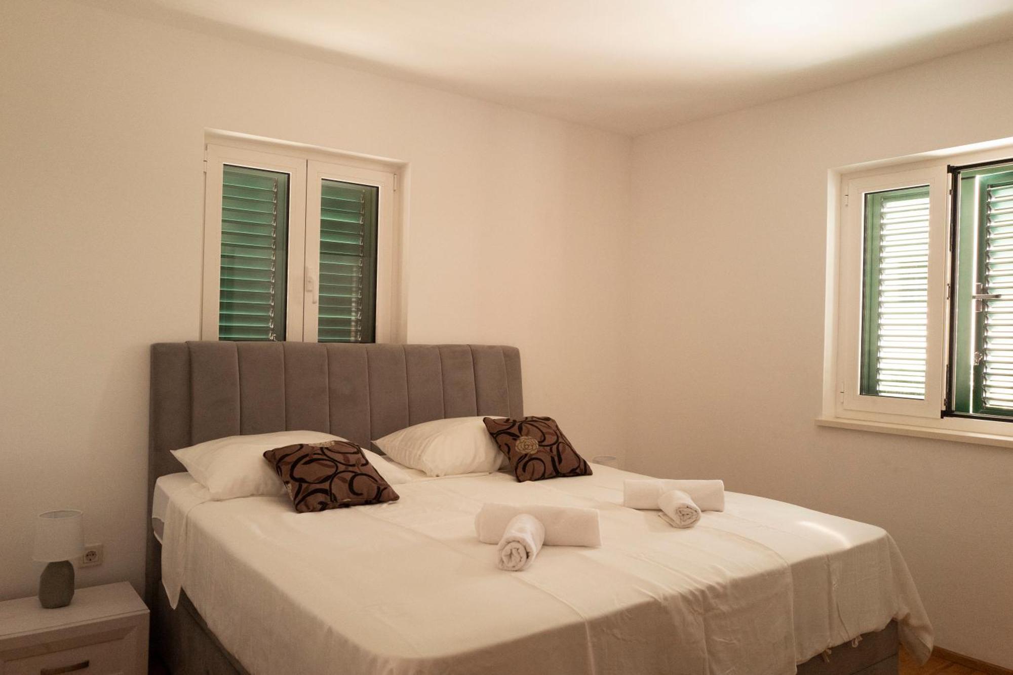 Royale With Pool Apartment Hvar Town