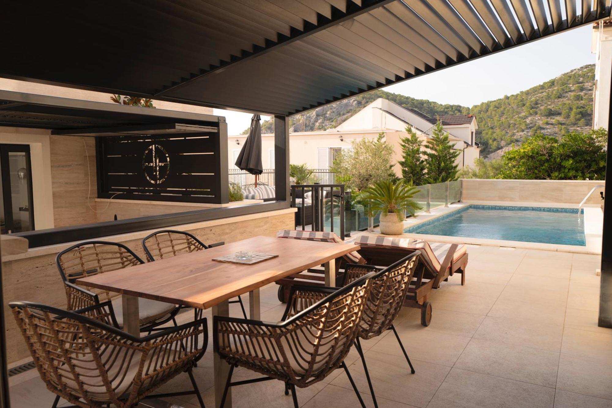 Royale With Pool