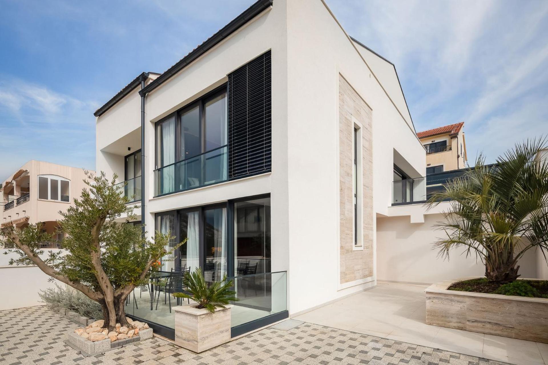 Royale With Pool Apartment *