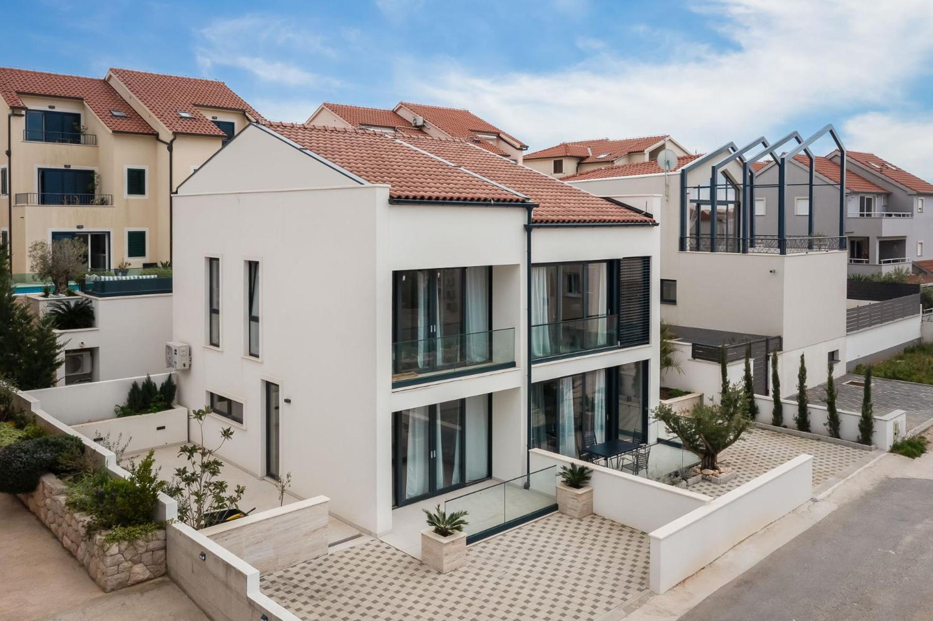 Apartment Royale With Pool