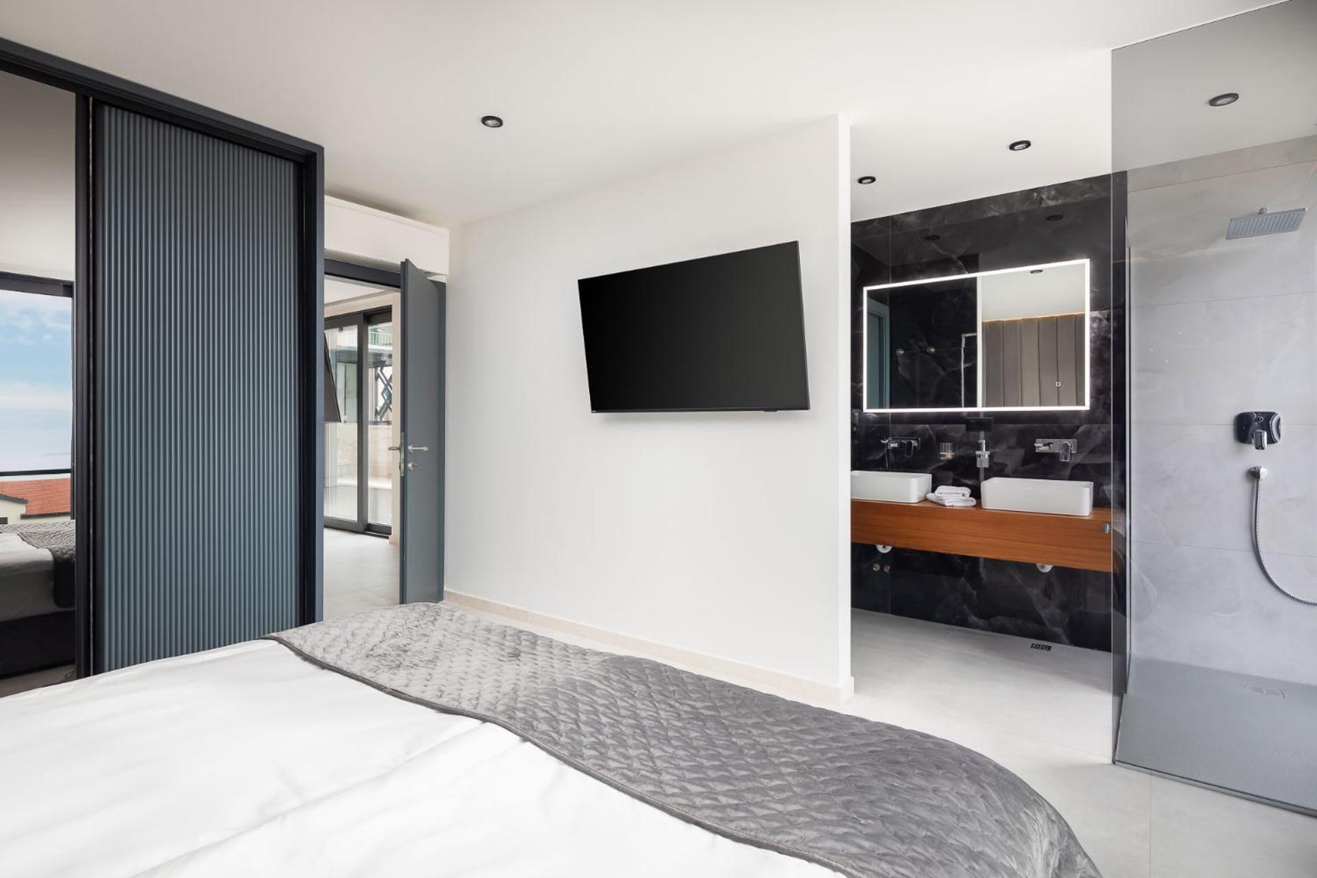 Royale With Pool Apartment Hvar Town