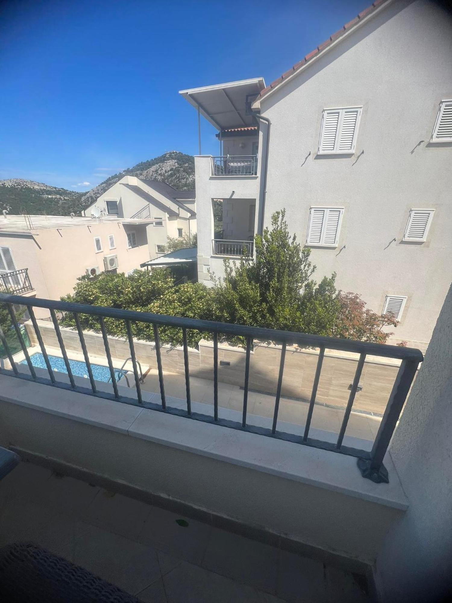 Apartment Royale With Pool *